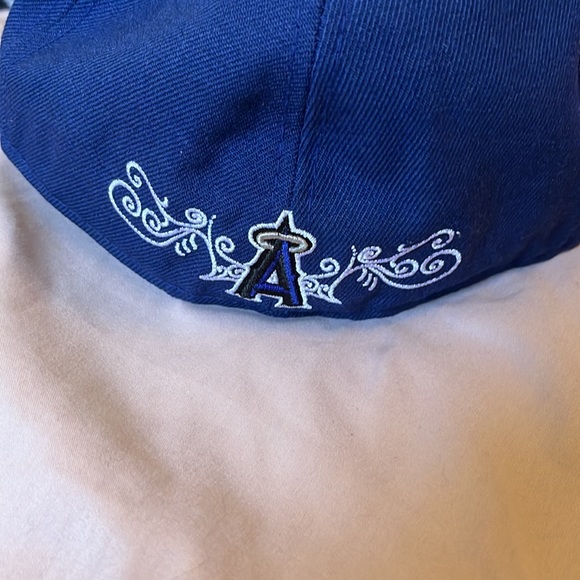 Angels hat - Picture 2 of 4